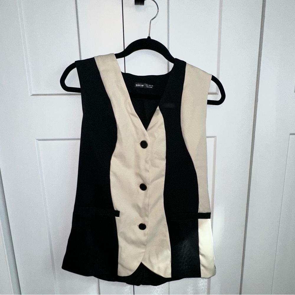 Women's Cream and Black Two Tone Vest - NWOT - Size M